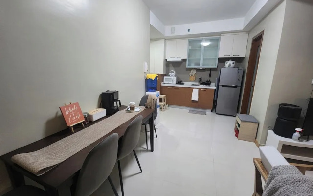 Cozy 1BR Condo in Mandaluyong City With City Skyline View