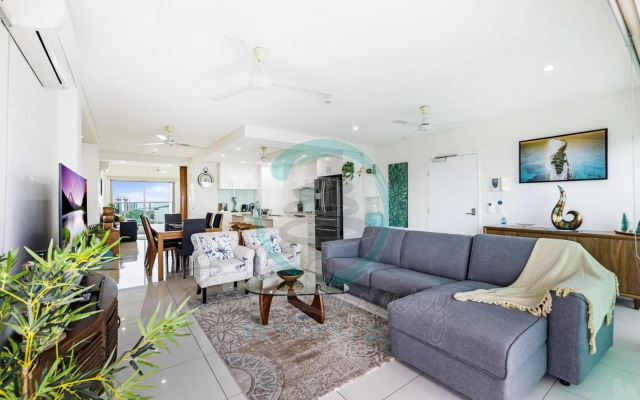 ZEN BY THE WATER - Darwin's Premier Ocean View Family Retreat