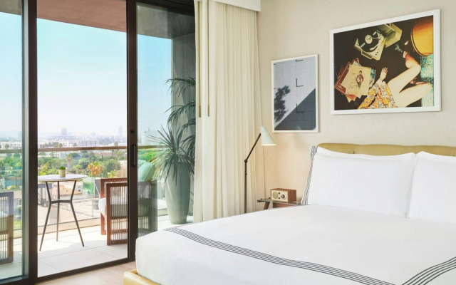 The Hollywood Grande, Autograph Collection