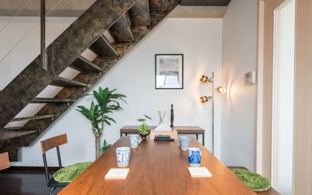 Yeah Room Zeus The Garden