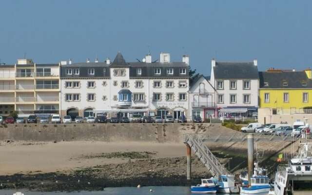 Hotel De La Mer