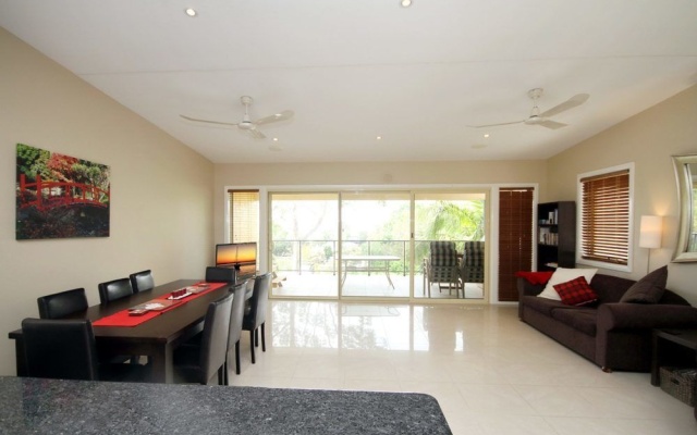 Bellima Bch House, 9 Jackson Close – Guest Rooms – Salamander Bay