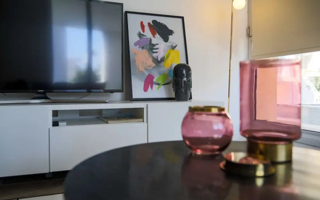 Phaedrus Living: City Luxury Flat Anemone 103