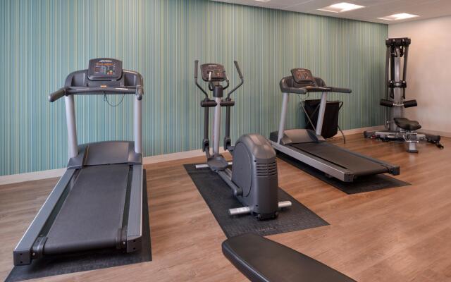 Holiday Inn Express & Suites Omaha - 120th and Maple by IHG