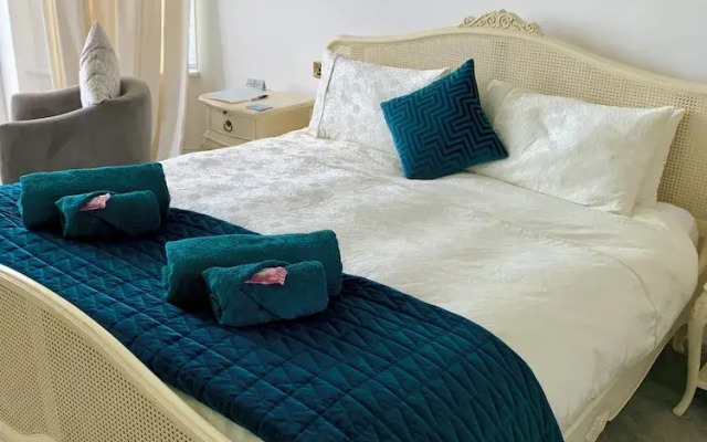 Lazy Waves Boutique B&B