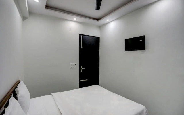 OYO Flagship 80490 Metro Plus