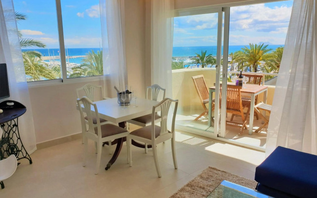 Fantastic Apartment In Front Of The Sea & Marina