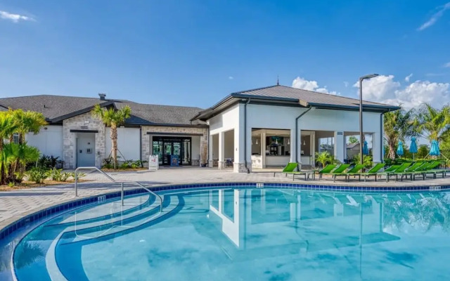 Stunning Themed Home Private Pool Ideal Location