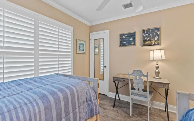 Colony Beach Club 224