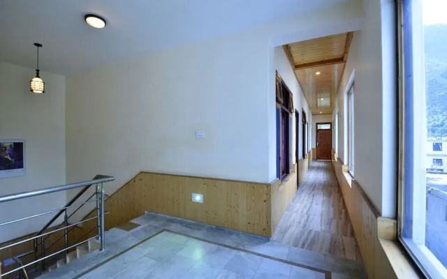 OYO 16868 Home Premium Studios Katrain, Nh3,