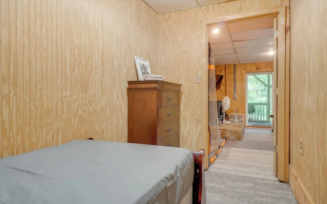 Private Hot Tub & Game Room: Cleveland Getaway