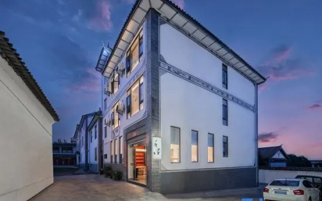 Dali Guangye Baishe Inn