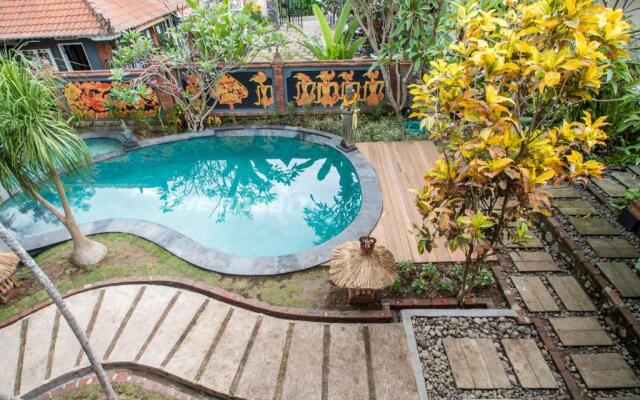 Hobbit's House Homestay