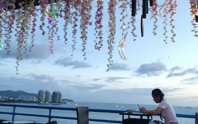 First Sight Sanya Seaview Sky Garden Inn