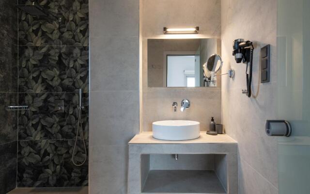 Nikiti Botanic Pool Suites