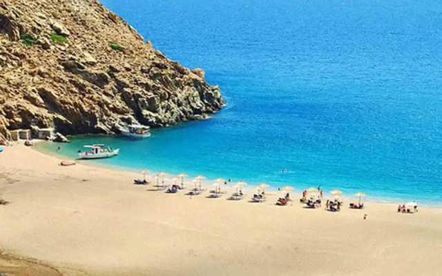 Comfortable Villa Near Sea in Andros