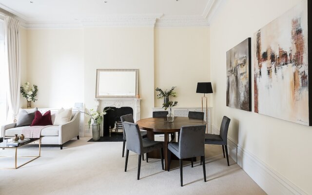 Huge, Regal 2BR Apartment Right next to Harrods!