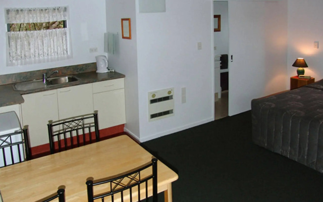 Lake Brunner Country Motel & Holiday Park
