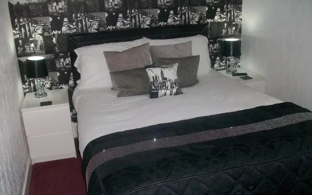 Benson Hotel - Small Families & Couples only