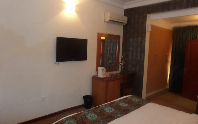 Pearl Gate Hotel