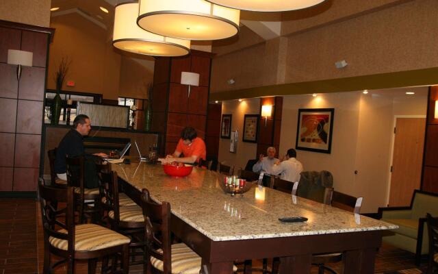Hampton Inn & Suites Kansas City-Merriam
