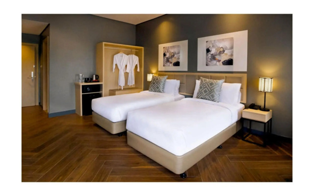 Summit Hotel Greenhills