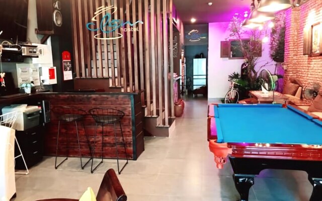 Clam Hostel