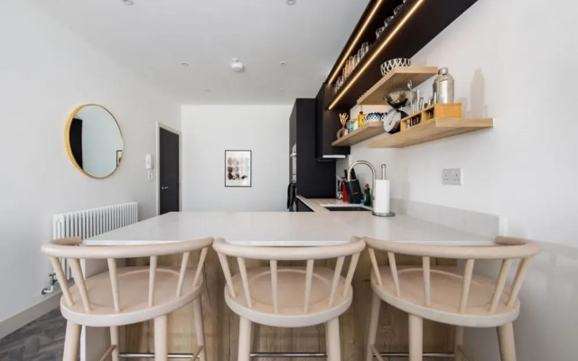 The Battersea Loft - Trendy 3bdr Flat With Patio, London