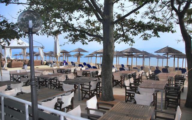 Naias Beach Hotel