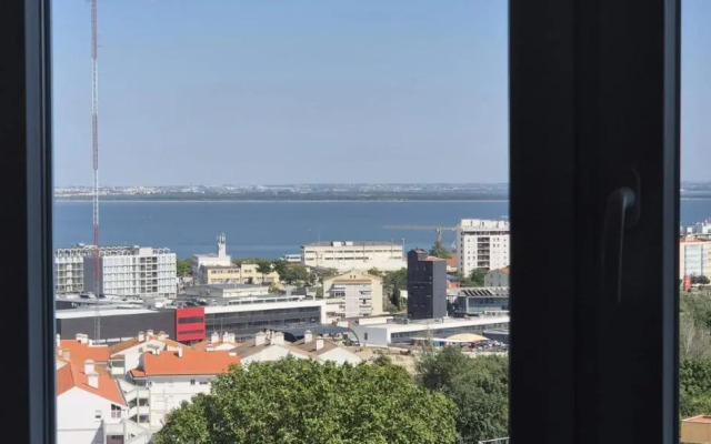 Vistas Sobre O Rio Tejo