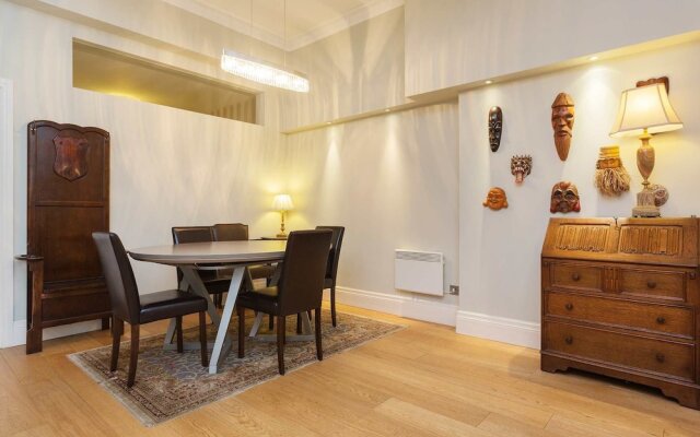Veeve - Hyde Park Hideaway