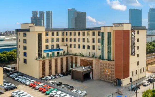 REZEN PROYAL Hotel (Guangzhou Olympic Sports Center Yuzhu Metro Station Branch) – Outside – Guangzhou