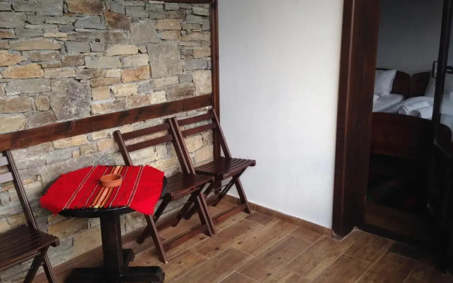 Delchevata Kushta V Leshten