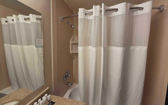 Ramada By Wyndham Tukwila Southcenter