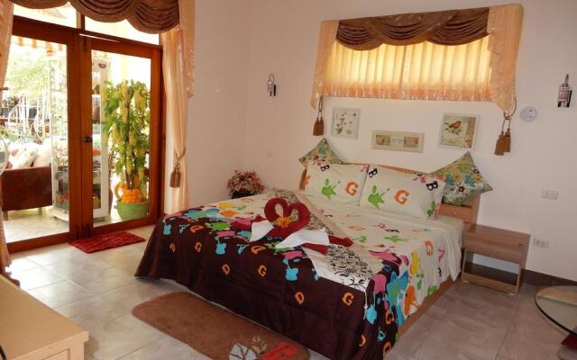 Relaxing Palm Pool Villa