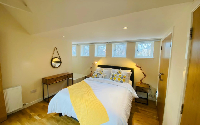 2 Bed 2 bath with Private Parking