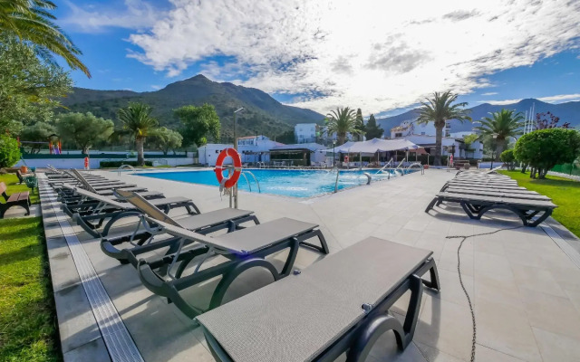 Rescator Resort 325 in Roses