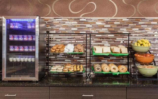 Ramada By Wyndham Newburgh/West Point