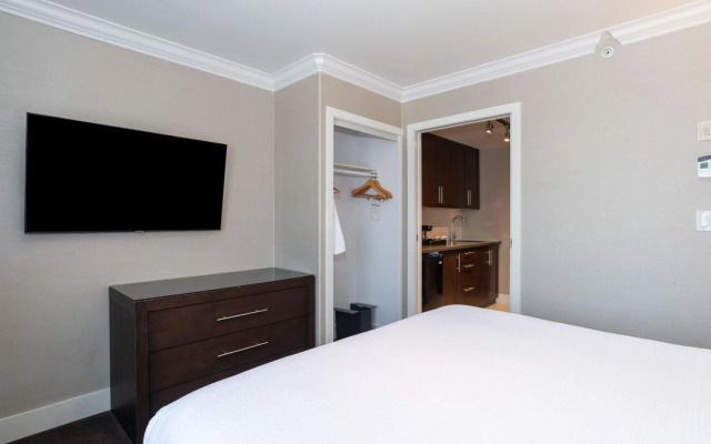 Sandman Signature Edmonton South Hotel