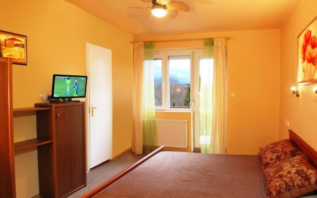 White Quiet Apartment