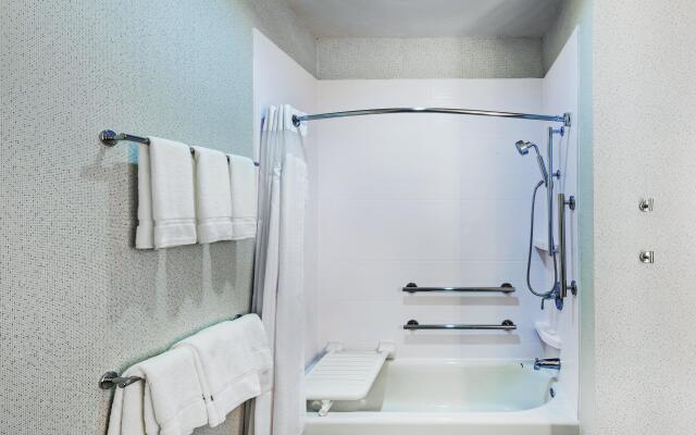 Holiday Inn Express & Suites Coffeyville by IHG