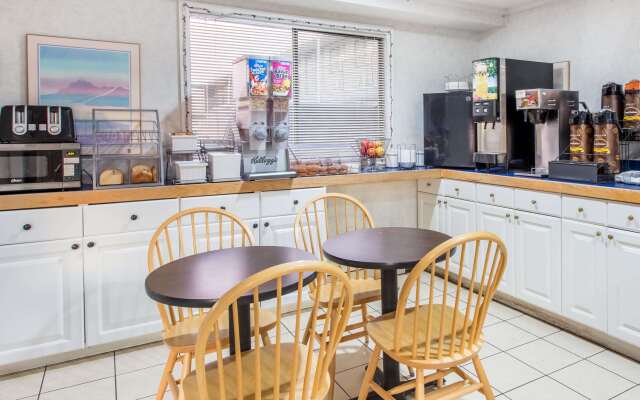 Super 8 by Wyndham Bishop