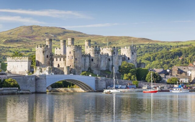 Stunning 1-bed Apartment in Conwy Pen Cefn Farm