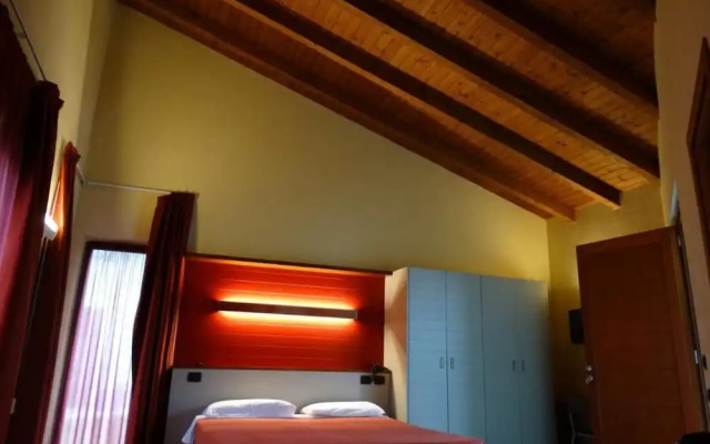 Room in Guest Room - Spacious Double Room in Alba