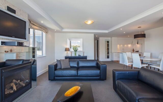 Luxury Lake Suites