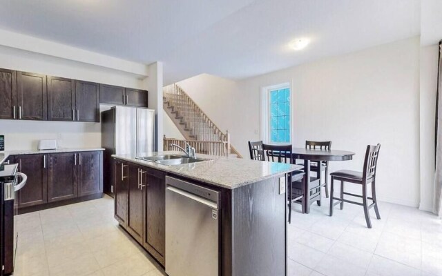 Elegant 3-bedroom House - Bowmanville