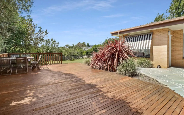 Scenic Serenity Large Family Home in Geelong
