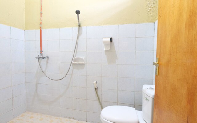 RedDoorz near Mangrove Forest Kupang