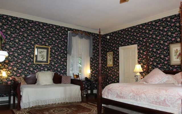 Corners Mansion Inn - A Bed & Breakfast