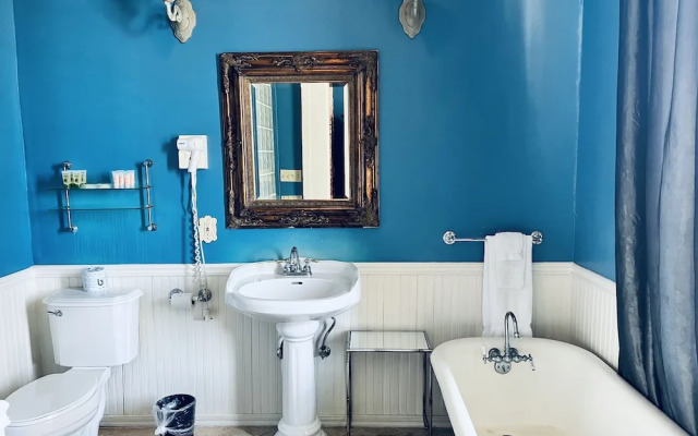 Creole Gardens Guesthouse and Inn